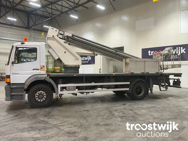Vrachtwagen hoogwerker - afbeelding 17 van  19
