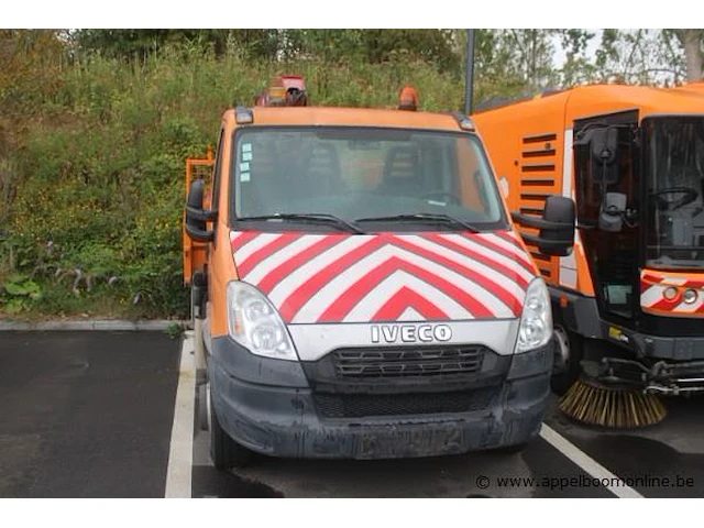 Vrachtwagen iveco 70c15, datum 1ste inschrijving 14/10/2013, chassisnummer zcfc70a3205955250, vv kraan hmf 340k1, km-stand 18589 - afbeelding 12 van  20