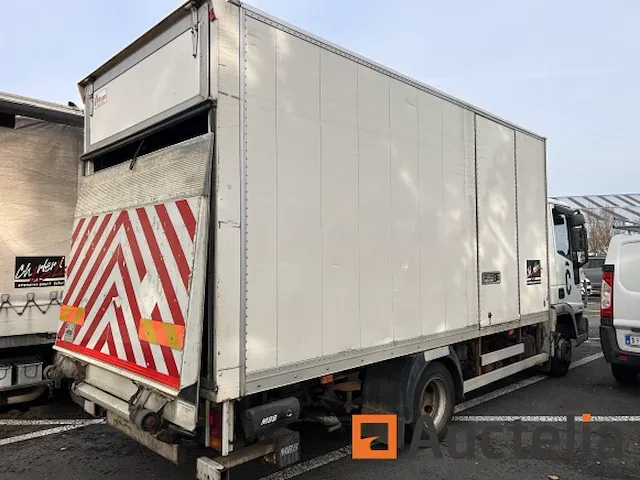 Vrachtwagen iveco - afbeelding 12 van  35