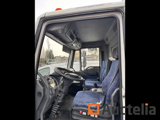 Vrachtwagen iveco - afbeelding 13 van  35