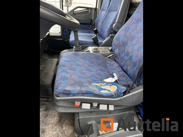 Vrachtwagen iveco - afbeelding 19 van  35