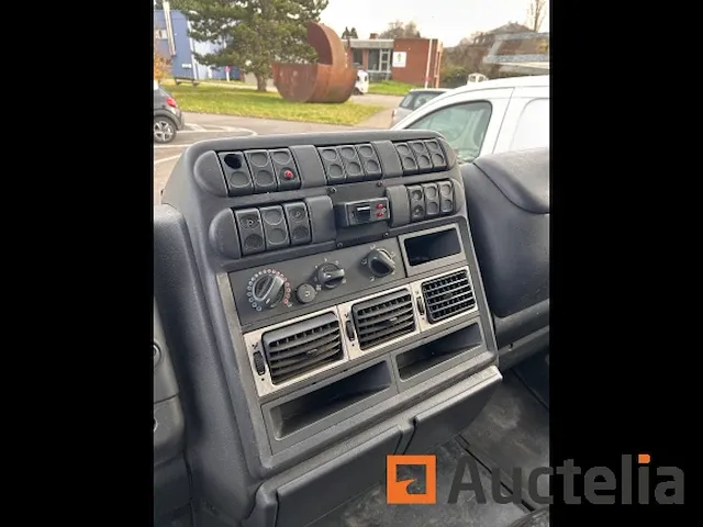 Vrachtwagen iveco - afbeelding 28 van  35
