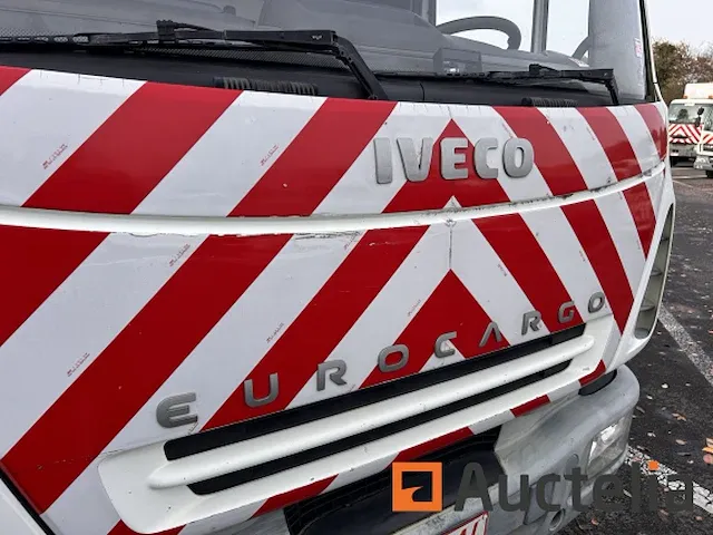 Vrachtwagen iveco - afbeelding 2 van  35