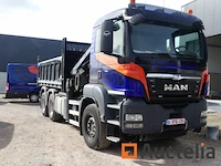 Vrachtwagen kipper met hijskraan man tgs (2014-390.250 km)