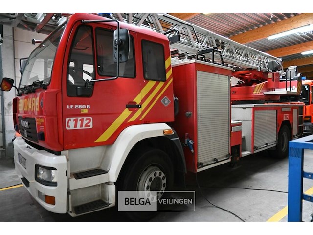 Vrachtwagen man l18 lc ladderwagen - afbeelding 1 van  18