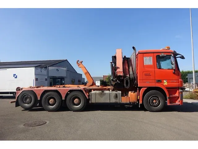 Vrachtwagen mercedes actros met autolaadkraan en containersysteem - afbeelding 1 van  18