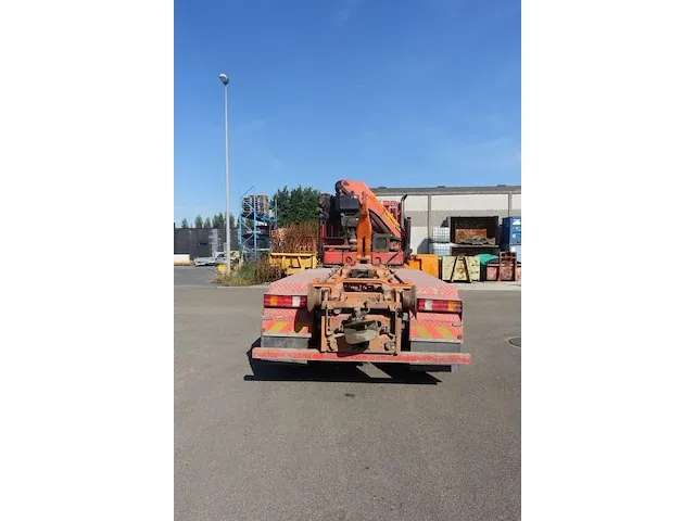 Vrachtwagen mercedes actros met autolaadkraan en containersysteem - afbeelding 11 van  18