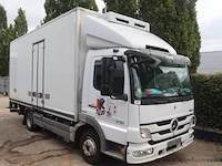 Vrachtwagen mercedes atego 818, datum 1ste isnchrijving 14/9/2001, chassisnummer wdb9702231l588150, km-stand 197913, euro 5, ttm 8600kg, vv koelinstallatie, schade rondom - afbeelding 1 van  6