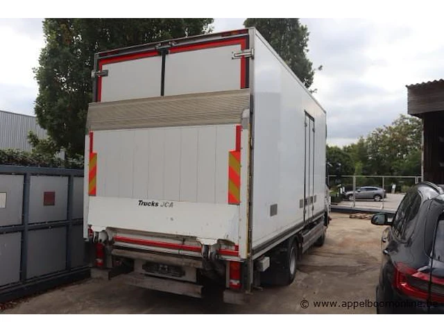 Vrachtwagen mercedes atego 818, datum 1ste isnchrijving 14/9/2001, chassisnummer wdb9702231l588150, km-stand 197913, euro 5, ttm 8600kg, vv koelinstallatie, schade rondom - afbeelding 2 van  6