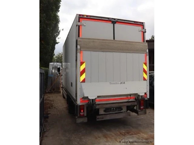 Vrachtwagen mercedes atego 818, datum 1ste isnchrijving 14/9/2001, chassisnummer wdb9702231l588150, km-stand 197913, euro 5, ttm 8600kg, vv koelinstallatie, schade rondom - afbeelding 3 van  6