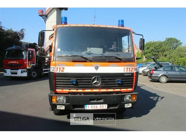Vrachtwagen mercedes - afbeelding 12 van  33