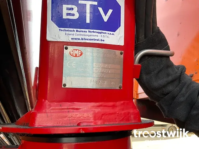 Vrachtwagen met autolaadkraan en kiepbak - afbeelding 2 van  26