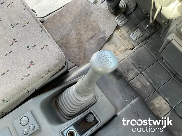 Vrachtwagen met autolaadkraan en kiepbak - afbeelding 7 van  26