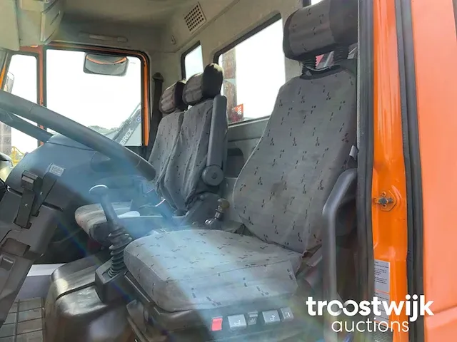 Vrachtwagen met autolaadkraan en kiepbak - afbeelding 11 van  26