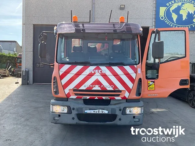 Vrachtwagen met autolaadkraan en kiepbak - afbeelding 16 van  26