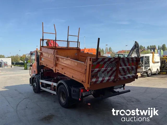 Vrachtwagen met autolaadkraan en kiepbak - afbeelding 21 van  26