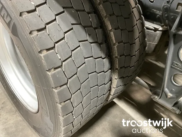 Vrachtwagen met containersysteem - afbeelding 4 van  23