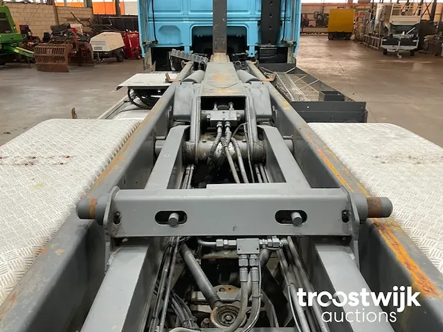 Vrachtwagen met containersysteem - afbeelding 6 van  23