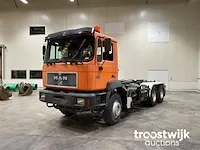 Vrachtwagen met containersysteem