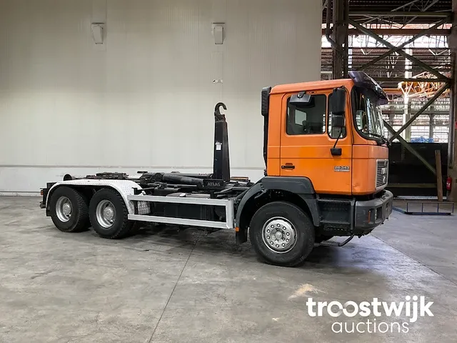 Vrachtwagen met containersysteem - afbeelding 10 van  16