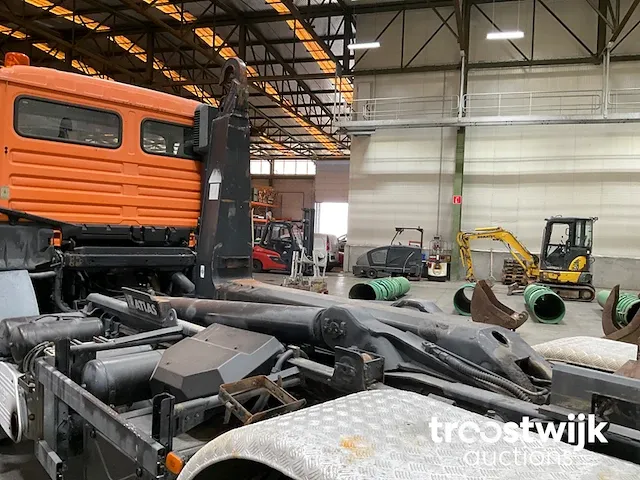 Vrachtwagen met containersysteem - afbeelding 15 van  16