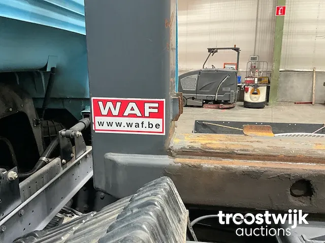 Vrachtwagen met containersysteem - afbeelding 2 van  24