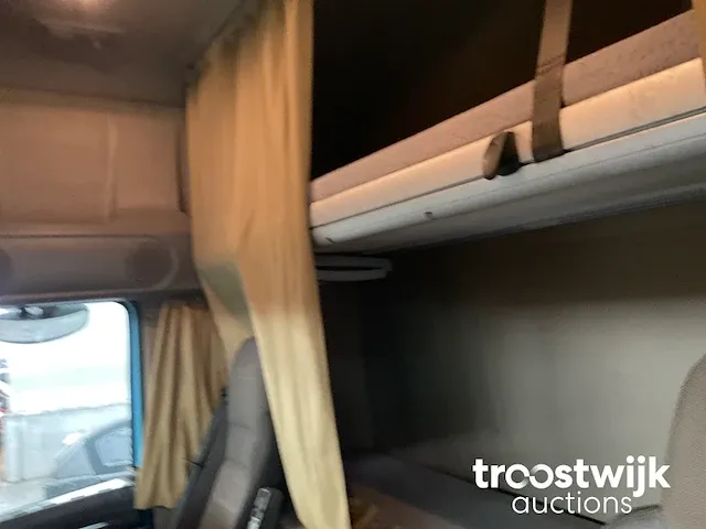 Vrachtwagen met containersysteem - afbeelding 13 van  24