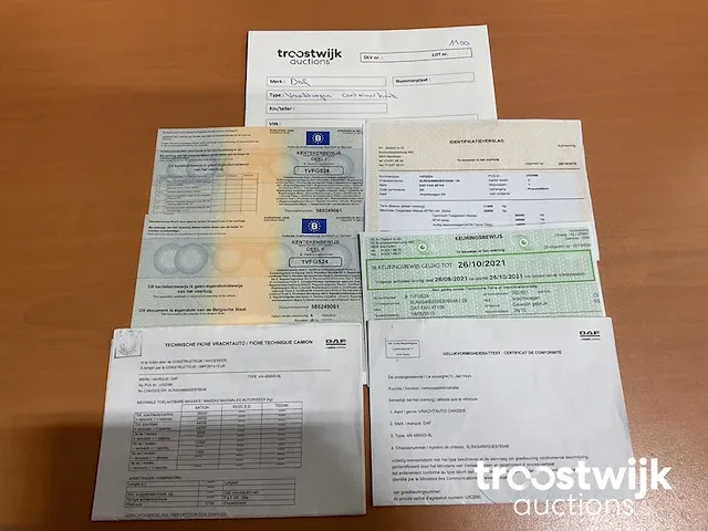 Vrachtwagen met containersysteem - afbeelding 16 van  24