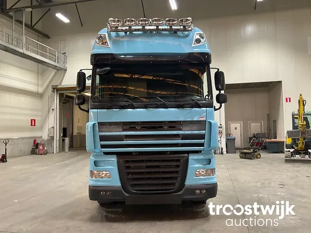 Vrachtwagen met containersysteem - afbeelding 12 van  24