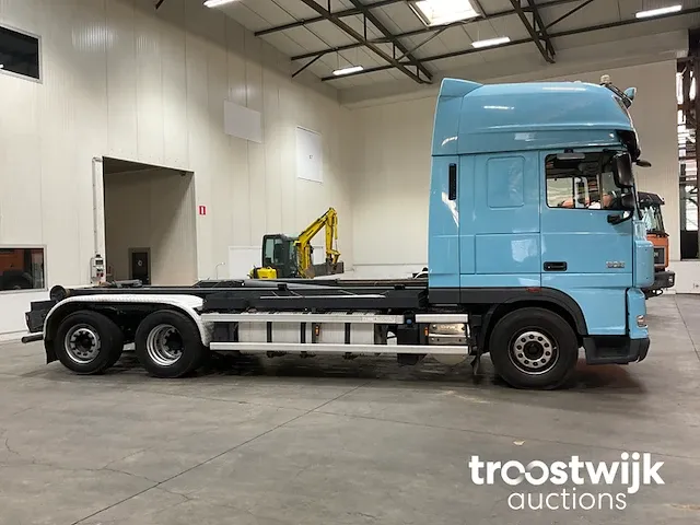 Vrachtwagen met containersysteem - afbeelding 19 van  24