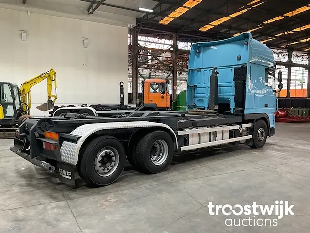 Vrachtwagen met containersysteem - afbeelding 20 van  24