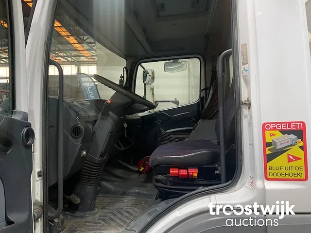 Vrachtwagen met hoogwerker - afbeelding 2 van  20
