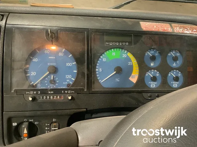 Vrachtwagen met hoogwerker - afbeelding 5 van  20
