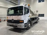 Vrachtwagen met hoogwerker