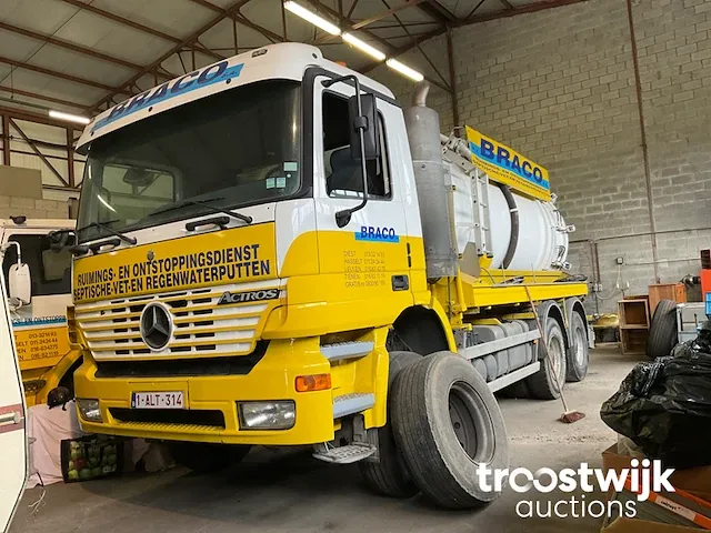 Vrachtwagen met ontstoppingsinstallatie - afbeelding 1 van  4