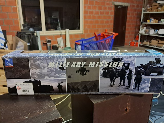 Vrachtwagen met tank ( 450 mm ) - afbeelding 3 van  3