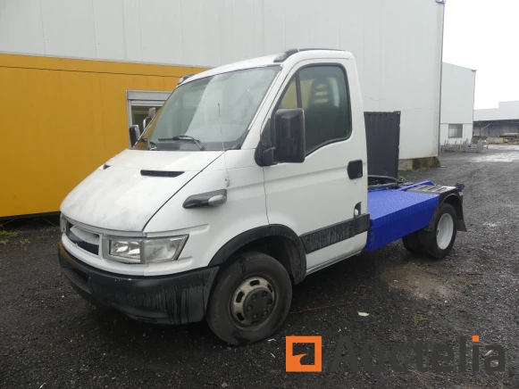 Vrachtwagen, motorfiets, logistiek materieel