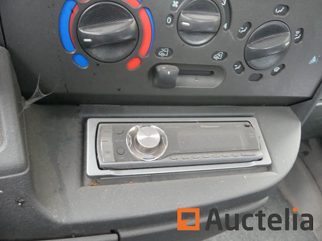 Vrachtwagen om aanhanger iveco 40c17t te trekken - afbeelding 2 van  31