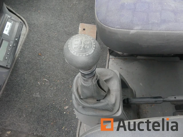 Vrachtwagen om aanhanger iveco 40c17t te trekken - afbeelding 3 van  31