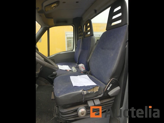 Vrachtwagen om aanhanger iveco 40c17t te trekken - afbeelding 28 van  31