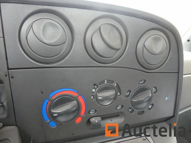 Vrachtwagen om aanhanger iveco 40c17t te trekken - afbeelding 29 van  31