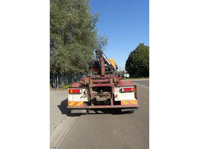 Vrachtwagen scania met autolaadkraan en containersysteem - afbeelding 7 van  14