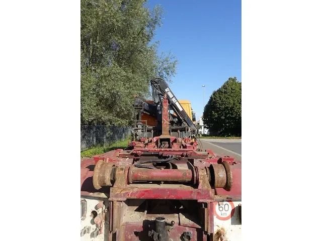 Vrachtwagen scania met autolaadkraan en containersysteem - afbeelding 8 van  14