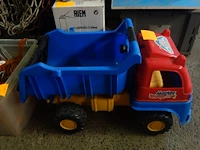 Vrachtwagen speelgoed - afbeelding 1 van  2