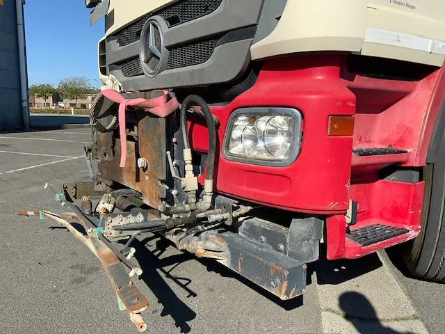 Vrachtwagen straatveger - afbeelding 8 van  28