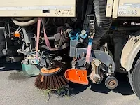 Vrachtwagen straatveger - afbeelding 11 van  28