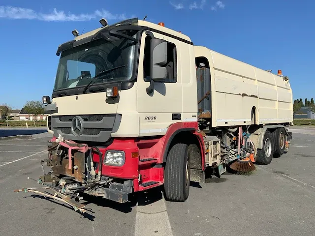 Vrachtwagen straatveger - afbeelding 1 van  28