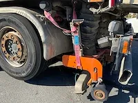 Vrachtwagen straatveger - afbeelding 13 van  28