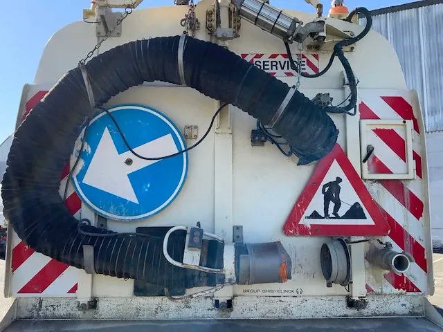 Vrachtwagen straatveger - afbeelding 14 van  28