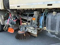 Vrachtwagen straatveger - afbeelding 19 van  28